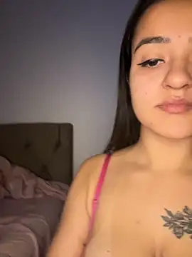 Snapshot of Manu_2002_ chatting on 10.04.25 Manu 2002 online show from 10.04.25