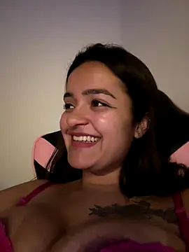 Snapshot of Manu_2002_ chatting on 10.21.25 Manu 2002 online show from 10.21.25