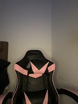 Snapshot of Manu_2002_ chatting on 10.22.25 Manu 2002 online show from 10.22.25