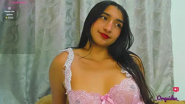 Snapshot of _Orquidea_ chatting on 10.21.25  Orquidea  online show from 10.21.25