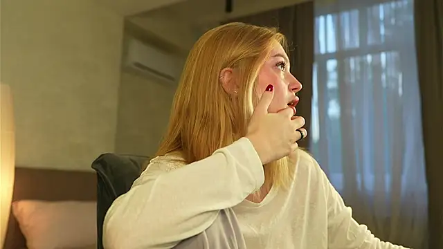 Snapshot of Cyberheart_ chatting on 09.27.25 Cyberheart online show from 09.27.25