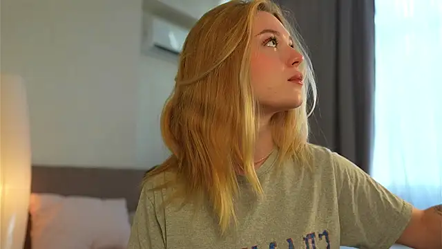 Snapshot of Cyberheart_ chatting on 10.02.25 Cyberheart online show from 10.02.25