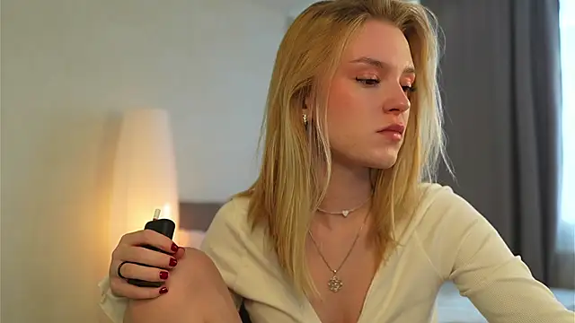 Snapshot of Cyberheart_ chatting on 10.03.25 Cyberheart online show from 10.03.25