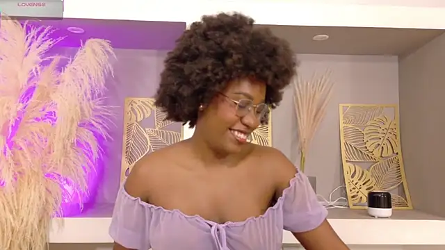 Snapshot of RachelStonne chatting on 09.24.25 RachelStonne online show from 09.24.25