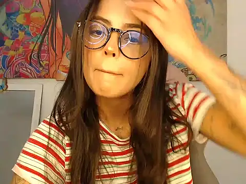 Snapshot of Sweetcandy18_Little chatting on 10.15.25 Sweetcandy18 Little online show from 10.15.25