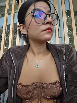 Pretty roxxyy online show from 11.28.25