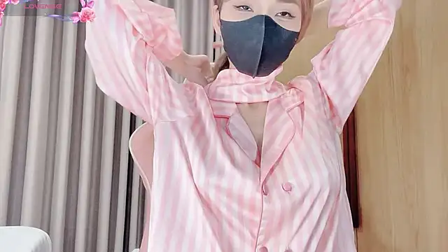 yiyi-chin online show from 10.02.25