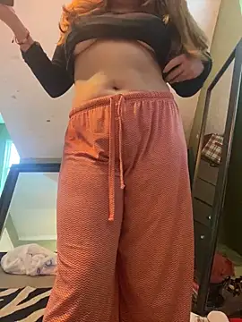 Snapshot of bankruptbabe chatting on 12.22.25 bankruptbabe online show from 12.22.25