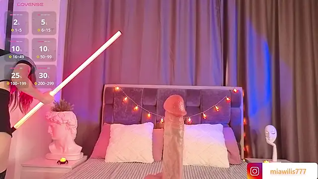 MiaWillis  online show from 10.24.25