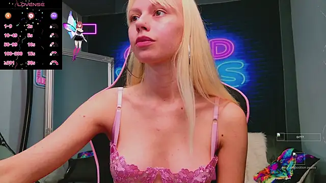 Snapshot of AlessiaCroft chatting on 09.17.25 AlessiaCroft online show from 09.17.25