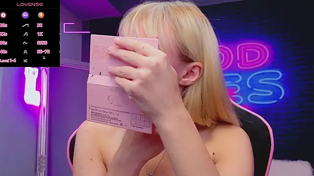 Snapshot of AlessiaCroft chatting on 10.17.25 AlessiaCroft online show from 10.17.25