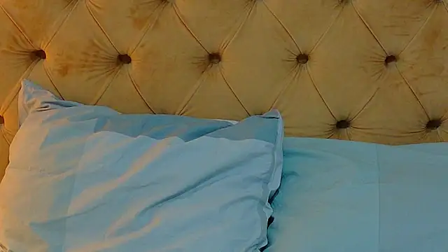 AlessiaCroft online show from 04.18.26