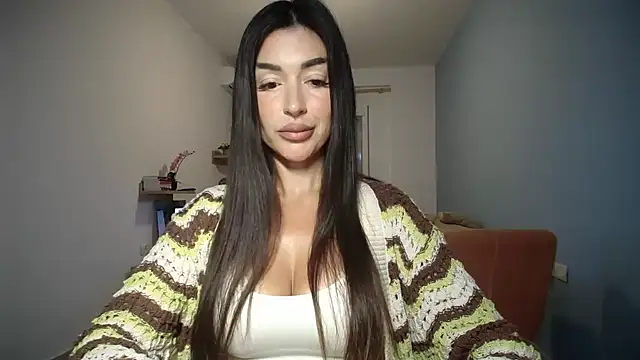 Snapshot of Bellavita_ chatting on 10.08.25 Bellavita  online show from 10.08.25