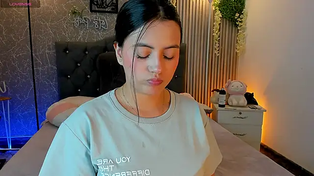 mialeia01 online show from 02.05.26