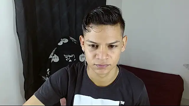 Snapshot of axce1_boy24 chatting on 03.21.25 axce1 boy24 online show from 03.21.25