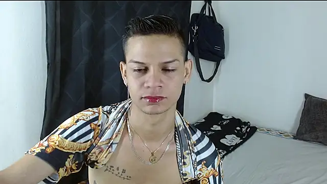 Snapshot of axce1_boy24 chatting on 10.08.25 axce1 boy24 online show from 10.08.25