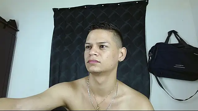 Snapshot of axce1_boy24 chatting on 10.17.25 axce1 boy24 online show from 10.17.25