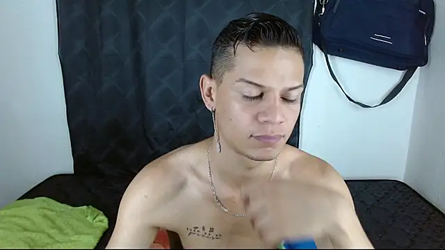 Snapshot of axce1_boy24 chatting on 11.20.25 axce1 boy24 online show from 11.20.25