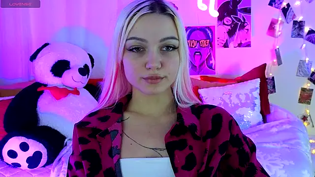 LinaLirian online show from 11.18.25