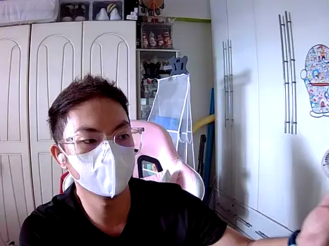 Snapshot of sky69fatfat chatting on 10.23.25 sky69fatfat online show from 10.23.25