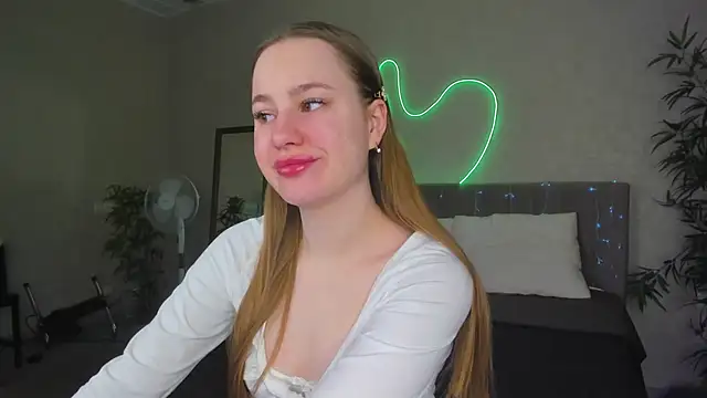 Candy Cansew online show from 12.03.25