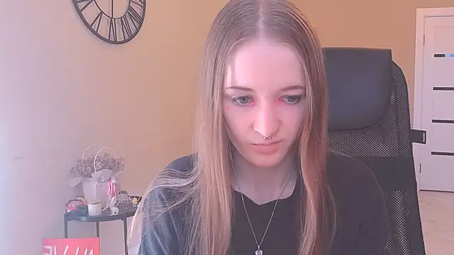 KateKayer online show from 10.04.25