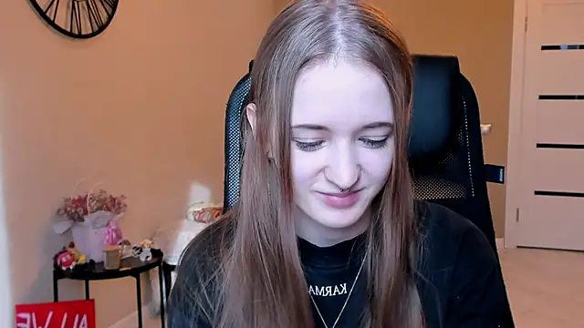 KateKayer online show from 11.04.25