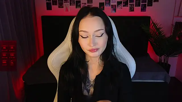  holly berry  online show from 09.13.25
