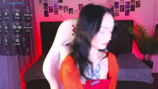  holly berry  online show from 09.16.25