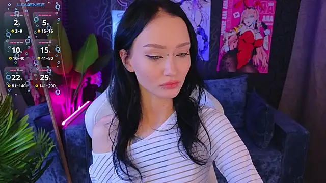  holly berry  online show from 09.22.25