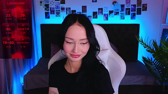  holly berry  online show from 10.03.25