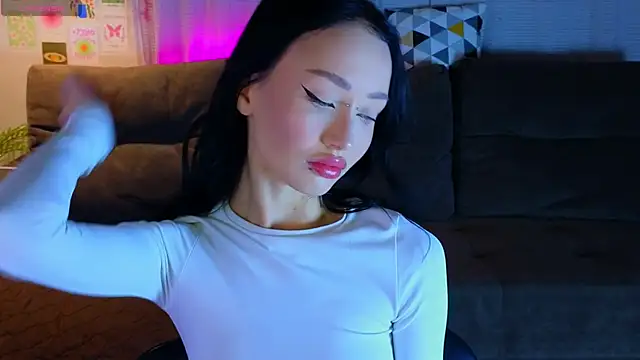  holly berry  online show from 10.06.25