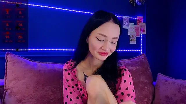  holly berry  online show from 10.07.25