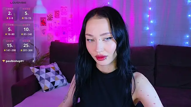  holly berry  online show from 10.10.25