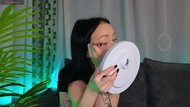  holly berry  online show from 10.12.25