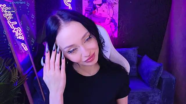  holly berry  online show from 10.21.25