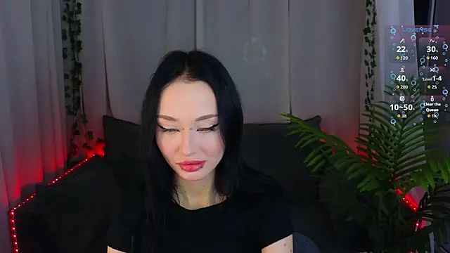  holly berry  online show from 11.01.25