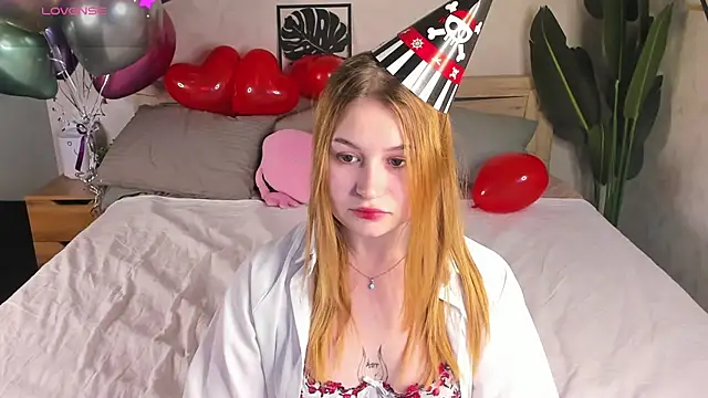 Snapshot of Christine_Wallker chatting on 09.13.25 Christine Wallker online show from 09.13.25