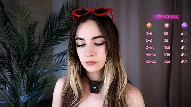 Snapshot of CupSizeGirl chatting on 09.08.25 CupSizeGirl online show from 09.08.25