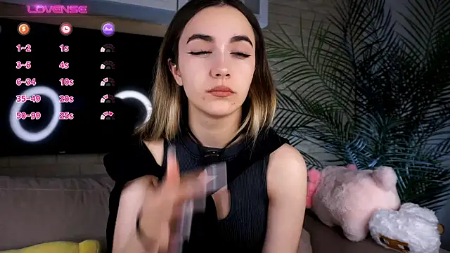 Snapshot of CupSizeGirl chatting on 09.14.25 CupSizeGirl online show from 09.14.25