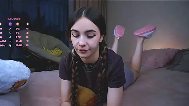 Snapshot of CupSizeGirl chatting on 09.21.25 CupSizeGirl online show from 09.21.25