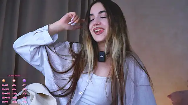 Snapshot of CupSizeGirl chatting on 10.05.25 CupSizeGirl online show from 10.05.25