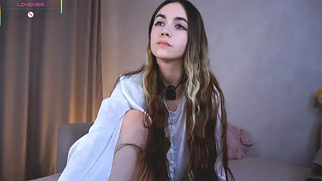 Snapshot of CupSizeGirl chatting on 10.11.25 CupSizeGirl online show from 10.11.25