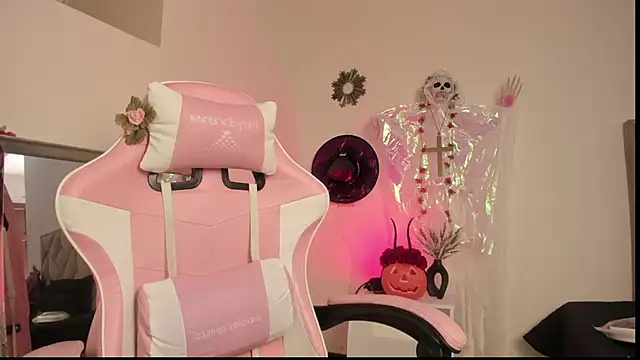 Paprika  online show from 10.25.25