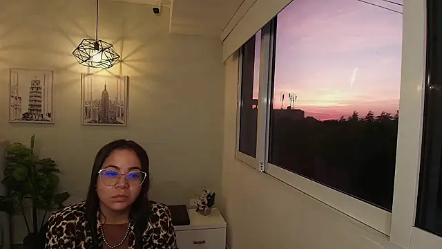 Snapshot of _Victoria_Collins chatting on 09.11.25  Victoria Collins online show from 09.11.25