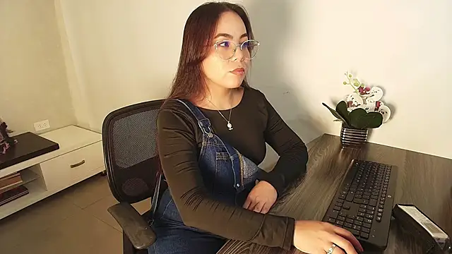 Snapshot of _Victoria_Collins chatting on 10.17.25  Victoria Collins online show from 10.17.25