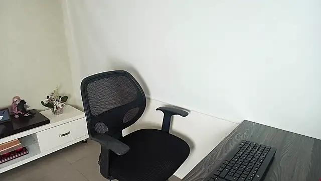 Snapshot of _Victoria_Collins chatting on 10.24.25  Victoria Collins online show from 10.24.25