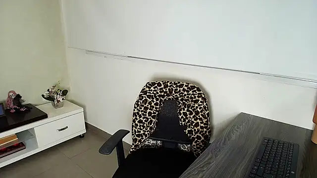 Snapshot of _Victoria_Collins chatting on 10.28.25  Victoria Collins online show from 10.28.25