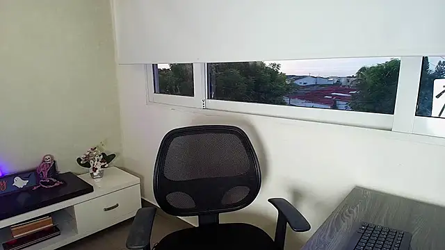 Snapshot of _Victoria_Collins chatting on 10.29.25  Victoria Collins online show from 10.29.25