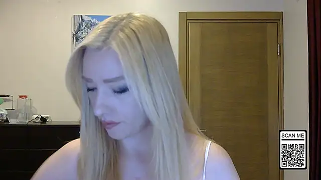 Snapshot of Wild_Silk_Desire chatting on 09.22.25 Wild Silk Desire online show from 09.22.25